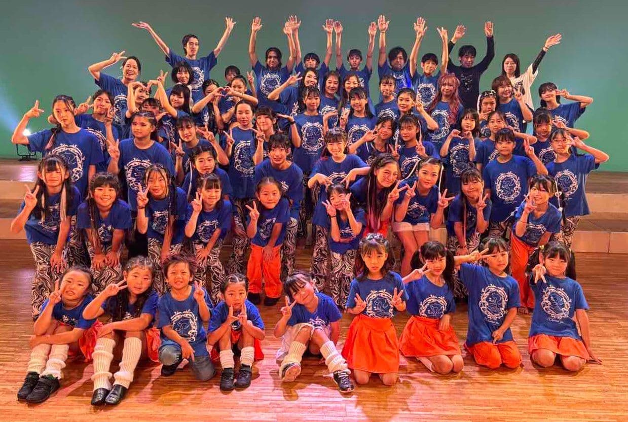 社交ダンス　アクアブルーが爽やかで綺麗　　お楽しみ付き！ 公式】アクアブルー多摩トレーニングルーム | パフォーマンスまであと2